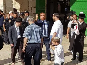 عضوان في الكنيست الاسرائيلي يقتحمان الأقصى