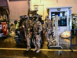 قوات خاصة تركية امام القنصلية الروسية في اسطنبول

