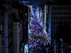 تظاهرة نسائية حاشدة تطالب بالحرية في اسطنبول
