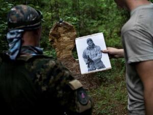 أعضاء في ميليشيا قوة جورجيا الأمنية يضعون أهدافاً قبل التدرب على اطلاق النار في جاكسون في جورجيا

