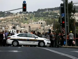 الشرطة الاسرائيلية تضرب طوقا امنيا في موقع عملية طعن في القدس
