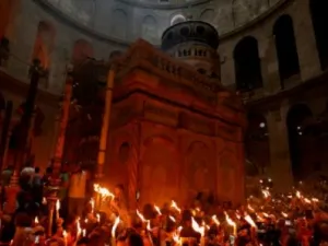 عشرات الاف الارثوذكس احتفلوا ب"سبت النور" في القدس