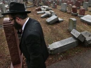 مسلمون أميركيون يرممون مقابر يهودية تعرضت للتخريب