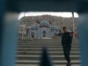 شرطي افغاني امام مسجد كارتي ساخي في كابول

