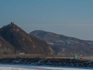 مركز مراقبة كوري شمالي على ضفة نهر يالو مقابل حدود الصين
