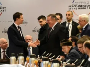 مستشار البيت الأبيض جاريد كوشنر ووزير الخارجية الأميركي مايك بومبيو لدى وصولهما لمؤتمر وارسو حول الأمن في الشرق الأوسط

