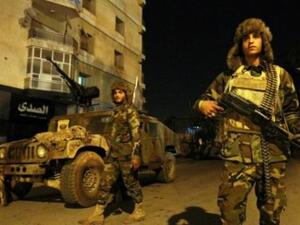 عناصر من الجيش الوطني الليبي خلال دوريات شرق بنغازي
