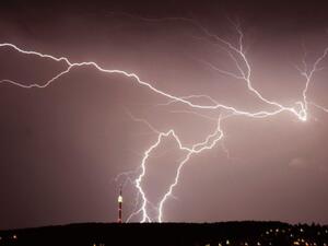 صاعقة برق تقتل 16 شخصا في كنيسة في رواندا
