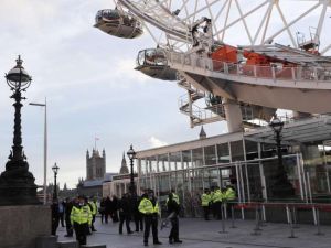 سياح يعلقون في عجلة “عين لندن” لمدة ساعة بعد اعتداء لندن
