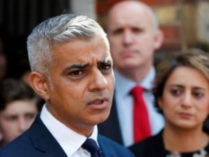 رئيس بلدية لندن صادق خان 
