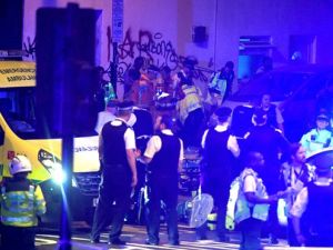 قتلى وجرحى بعد تقارير عن عربة تدهس المارة في لندن