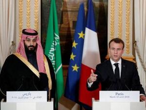 الرئيس الفرنسي إيمانويل ماكرون يتحدث أثناء مؤتمر صحفي مع ولي العهد السعودي الأمير محمد بن سلمان في قصر الإليزيه بباريس يوم الثلاثاء
