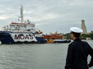 منظمة مالطية لمساعدة المهاجرين تغادر مياه المتوسط لمساعدة لاجئي الروهينغا

