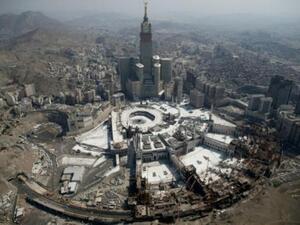 تضارب الفتاوى الرسمية العربية حول حكم صلاة الجمعة يوم العيد!