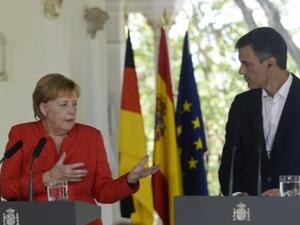 المستشارة الالمانية انغيلا ميركل في مؤتمر صحافي في اسبانيا مع رئيس الحكومةالاسبانية بدرو سانشيز
