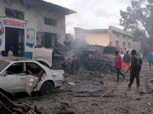 موقع أحد تفجيري العاصمة الصومالية مقديشو يوم السبت
