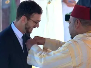 ارشيف/ العاهل المغربي يقلد وساما للمغني سعد لمجرد