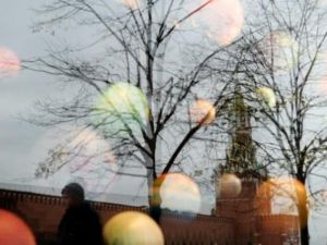 الساحة الحمراء ويبدو برج سباسكايا في الكرملين
