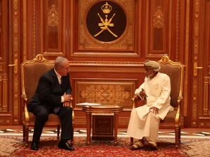 نتانياهو يلتقي قابوس في مسقط.