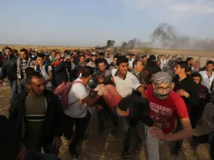 مواجهات على حدود غزة في جمعة "العودة الكبرى" الثالثة 
