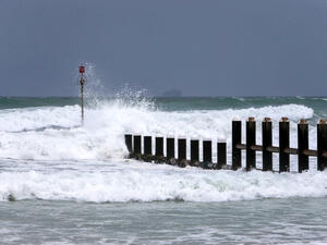 إعصار ميكونو يضرب عُمان 