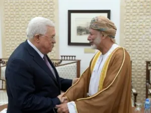 عباس اثناء استقبال وزير خارجية عمان في رام الله

