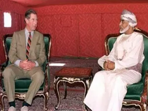 سلطان عُمان يستقبل الأمير تشارلز في ظهور علني نادر

