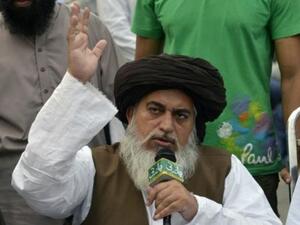 زعيم حركة لبيك باكستان رجل الدين خادم حسين رضوي
