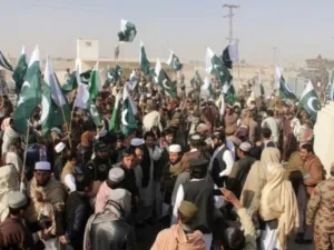 باكستانيون يتظاهرون ضد الاميركيين على معبر شامان الحدودي مع افغانستان غداة اعلان واشنطن تعليق المساعدات الامنية لاسلام اباد
