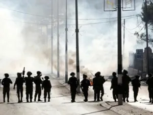 صدامات بين القوات الاسرائيلية ومحتجين فلسطينيين بعد تظاهرة في بيت لحم بالضفة الغربية المحتلة

