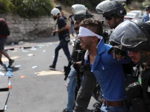 3 شهداء و400 مصاب بيوم الغضب للاقصى وعباس يجمد الاتصالات مع اسرائيل