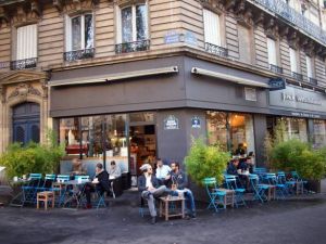 بندقية مزيفة تبث الرعب داخل مقاهي باريس
