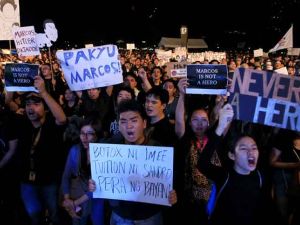 فلبينيون يحتجون على دفن الديكتاتور السابق ماركوس في مقبرة الأبطال