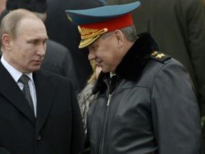 بوتين مع وزير الدفاع الروسي سيرغي شويغو

