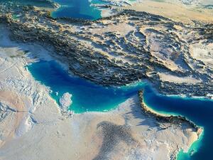 مسؤول سعودي بارز يلمح إلى خطة لحفر قناة على الحدود مع قطر