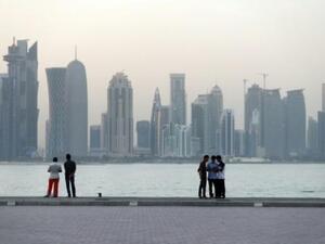 الازمة الخليجية تضعف اقتصاد قطر ولا تسقطه

