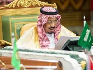 العاهل السعودي الملك سلمان بن عبد العزيز يتحدث في القمة العربية في الرياض

