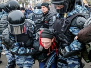 السلطات الروسية تعتقل العشرات خلال مسيرة للقوميين

