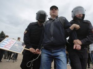 توقيف المعارض الروسي نافالني ونحو ألف من مناصريه خلال تظاهرات

