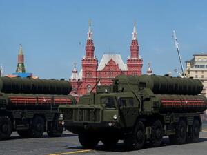 صواريخ إس-400 الدفاعية خلال عرض عسكري في موسكو
