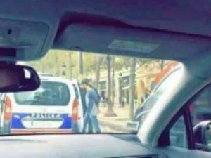 صورة عن الانترنت تظهر ما قيل انه المغني المغربي سعد لمجرد لحظة اعتقاله من قبل الشرطة