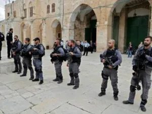 قوات الامن الاسرائيلية قرب المسجد الاقصى في القدس
