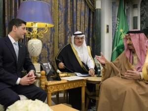 الملك سلمان مستقبلا رئيس مجلس النواب الاميركي بول راين في الرياض
