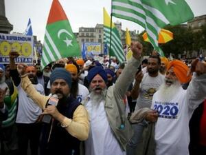 تظاهر مئات السيخ بعد ظهر الاحد في لندن مطالبين بإجراء استفتاء حول إستقلال ولاية البنجاب عن الهند.

