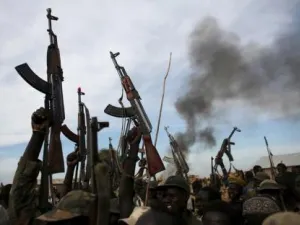 مقاتلون ينتمون إلى متمردي جنوب السودان
