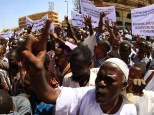 الشرطة السودانية تفرق محتجين على رفع اسعار المحروقات
