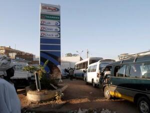 السودان يشهد ارتفاعا كبيرا في سعر المحروقات جراء نقص الامداد