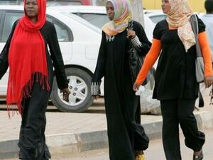 تبرئة 24 سودانية من تهمة ارتداء "زي فاضح"
