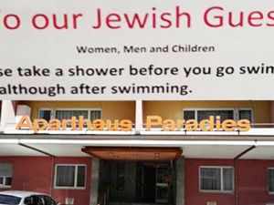 فندق سويسري لافتات تطلب من نزلائه اليهود الاستحمام قبل استخدام بركة السباحة