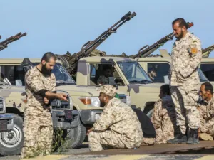 مقاتلون موالون لحكومة الوفاق الوطني في طرابلس

